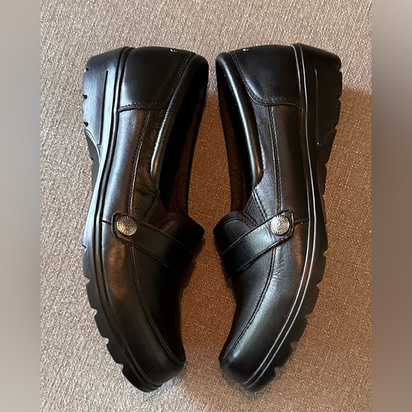 Sketchers size 10 - Picture 7 of 11